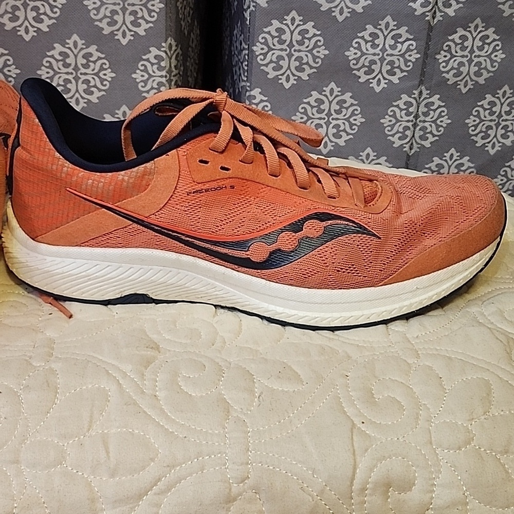 Saucony Freedom 5 Running Shoes Red W10 - Picture 7 of 10